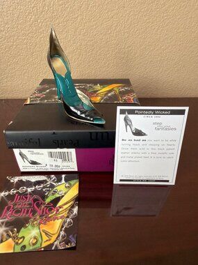 2006 Just the Right Shoe by Raine “Pointedly Wicked” Mini Shoe Fig #25589 NEW